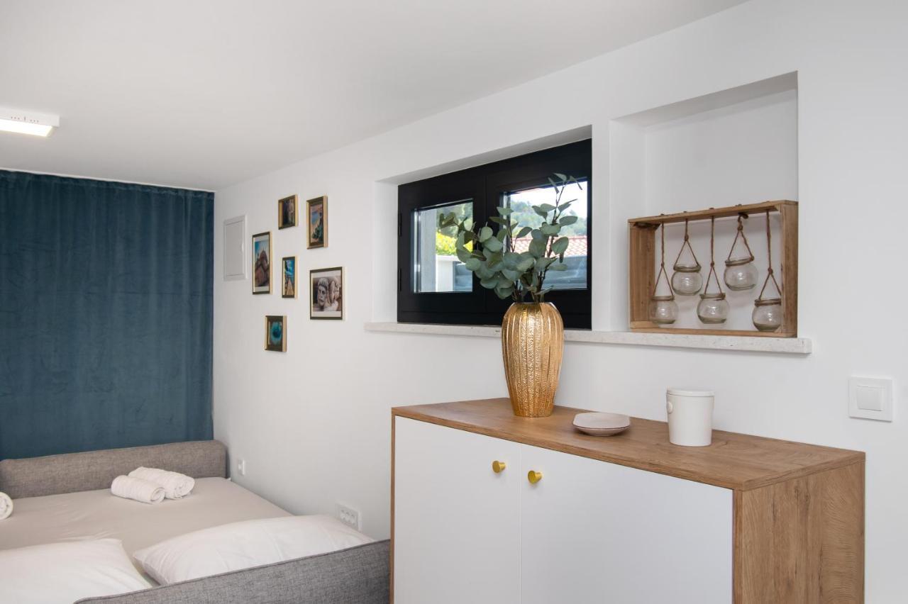 Apartmani Monika Zaboric Eksteriør bilde